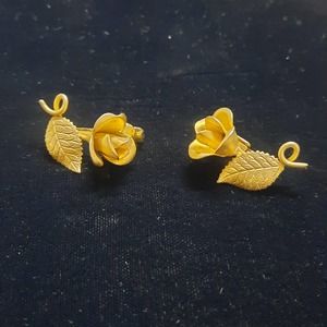 Vtg 40's Goldtone Open Rose clip earrings